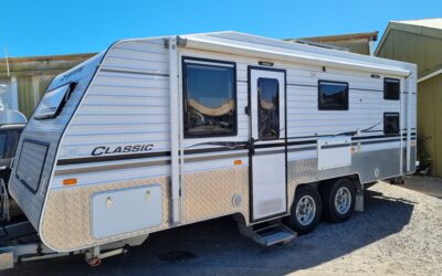 Supreme Classic 2018 4 Berth Queen Bed and 2 Bunks with Shower and Toilet *Onsite Hire Only*