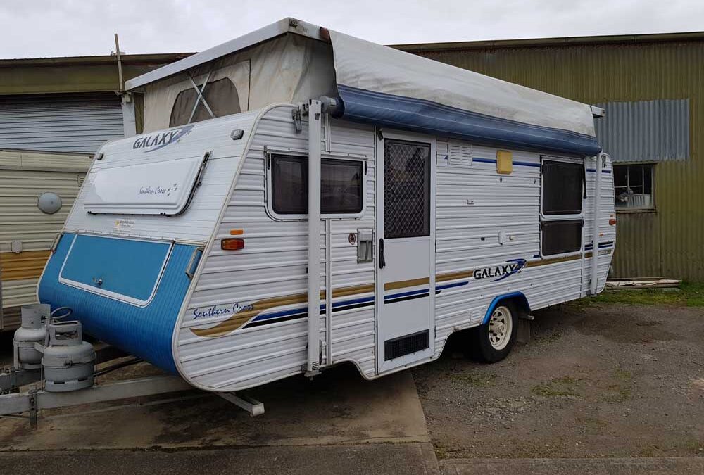 GALAXY SOUTHERN CROSS 2/3 BERTH poptop 17 ft 2004 YGB655